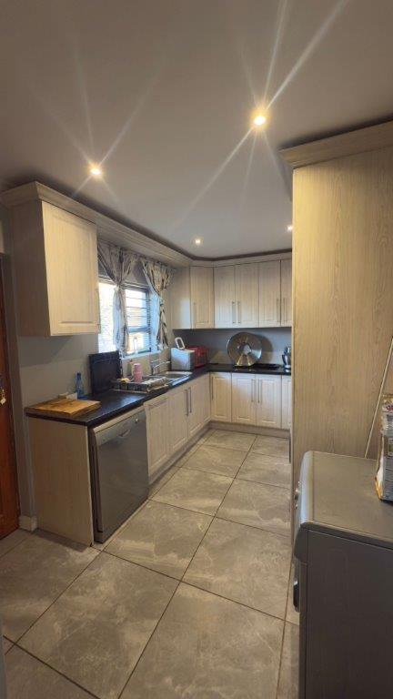 5 Bedroom Property for Sale in Wavecrest Eastern Cape